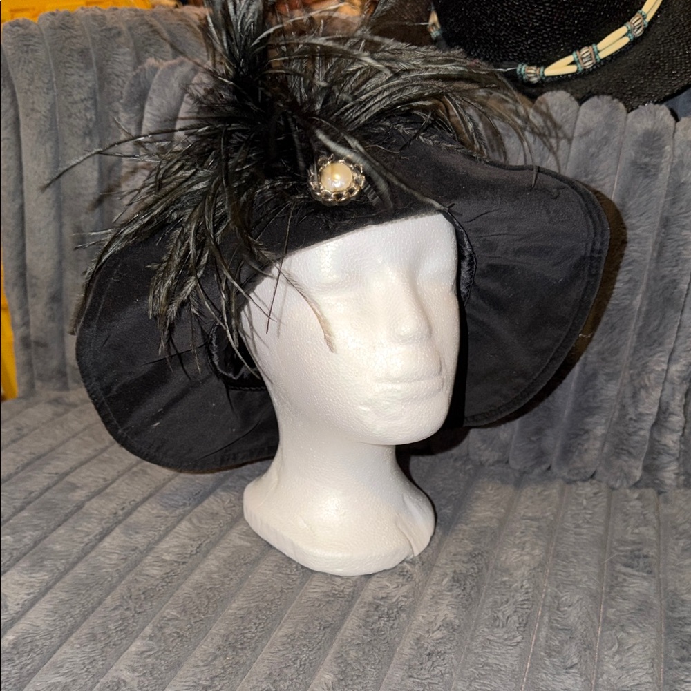 Elegant Black Vintage Arlin Feathered Velvet Women's Hat
